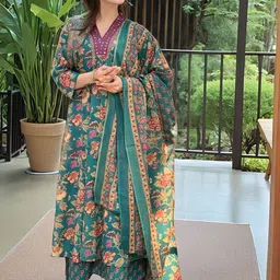DIVASTRI Women Floral Printed Kurta with Palazzos & Dupatta-picture-29
