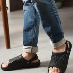 Carlton London Men Solid Rubber Sliders-image-8