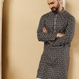 Shiv Leela Men Embroidered Sequinned Kurta-picture-32