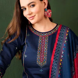 Sangria Sequence Embroidered Kurta & Trouser With Dupatta image 2