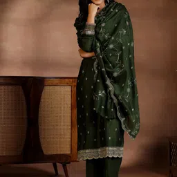 Libas Ethnic Motifs Embroidered Thread Work Straight Kurta With Trousers & Dupatta-10