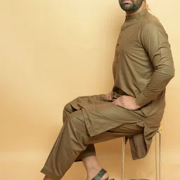 Baraqah Men Regular Kurta with Trousers image 2