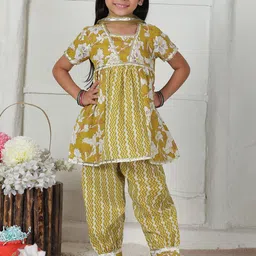 Cutiekins Girls Floral Printed A-Line Gotta Patti Kurta With Palazzos & Dupatta-picture-36