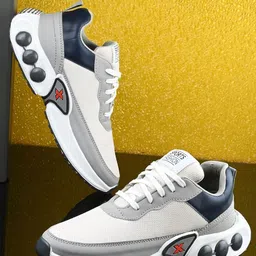 XTOON Men Lightweight Colourblocked Sneakers-55