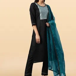Anouk Rustic Women Floral Embroidered Regular Thread Work Kurta with Trousers & With Dupatta-81