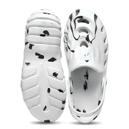 KNIEVL Men Printed Clogs image 4