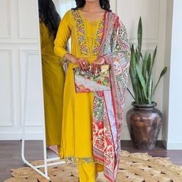 TWINS LADY Women Floral Embroidered Regular Thread Work Kurta with Trousers & With Dupatta-7
