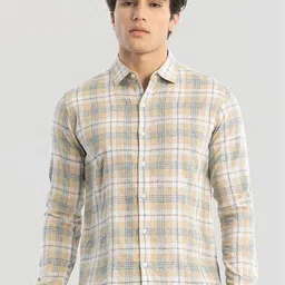 Snitch Men Slim Fit Checked Spread Collar Casual Shirt-image-78