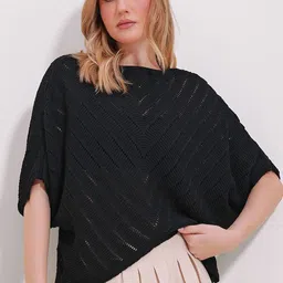 Trend Alacati stili Women Boat Neck Embellished Boxy Top-image-75