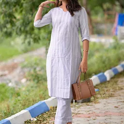 Vastara the Label Striped V-Neck Kurta With Trousers-24