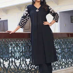 Kaftanize Women Embroidered Regular Thread Work A-Line Kurta with Trousers-picture-25
