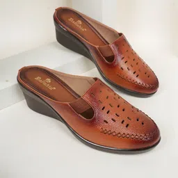 Dollphin Women Leather Platform Heels-picture-45