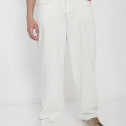 SHOWOFFFF Men Comfort Straight Fit Low-Rise Embroidered Jeans-image-24