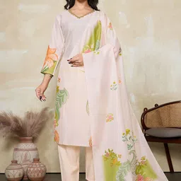 House of Pataudi Women Floral Printed Kurta with Trousers & Dupatta-picture-29