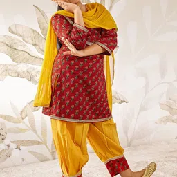 VASTRAMAY Girls Floral Printed Cotton Kurta with Patiala & Dupatta image 5