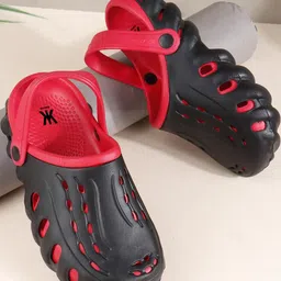 Kook N Keech Men Colourblocked Clogs-12