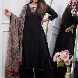 KOTRONS Women Embroidered Regular Thread Work Chanderi Silk Kurta with Palazzos & With Dupatta-53
