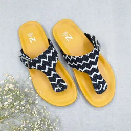 THE MADRAS TRUNK Women Embellished One Toe Flats-image-26