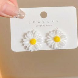 Estailo fashion Floral Shaped Studs-image-78