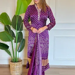 DIVASTRI Women Bandhani Embroidered Regular Thread Work Kurti with Trousers & With Dupatta-4