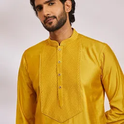VASTRAMAY Men Geometric Yoke Design Kurta image 5