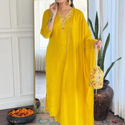 Moda Rapido Women Floral Embroidered Zari Pure Silk Kurta Set With Dupatta-30