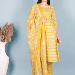 Indiwest Women Floral Printed Cotton Kurta with Palazzo & Dupatta-image-4