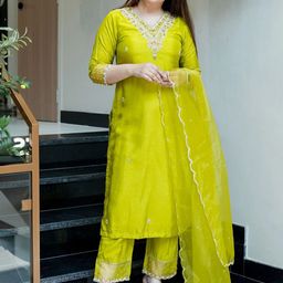 Puebell Women Ethnic Motifs Regular Pure Silk Kurta with Palazzos & With Dupatta-image-4