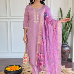 JAPNAAM Women Floral Embroidered Kurta with Trousers & Dupatta-30