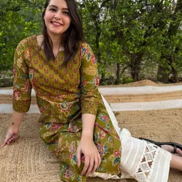 Sanskritam Women Floral Printed Thread Work Kurta-picture-25