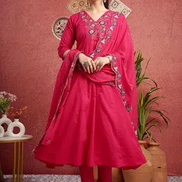 Geetha Creation Pakeezah Women Floral Embroidered Regular Beads and Stones Kurta Set-image-52
