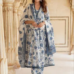 SZN Women White Cotton Blend Kurta Sets-picture-32