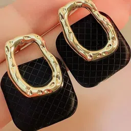 VAGHBHATT Geometric Studs Earrings image 4
