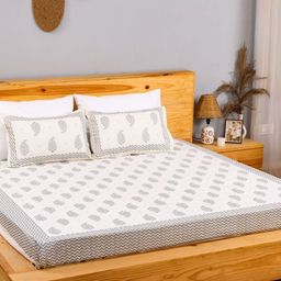 Plarsh Comfort Silver-Toned & Grey Floral King Bedsheet with 2 Pillow Covers-image-68