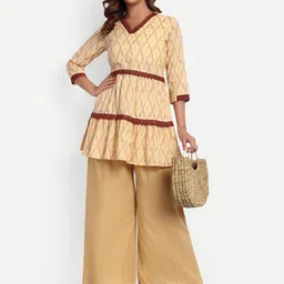 Suha Ethnic Motifs Yoke Design V-Neck Thread Work Thread Work Pleated Kurti-picture-16