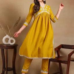 House of Pataudi Floral Yoke Design V-Neck Sequnnied Empire Kurta & Trousers-image-80