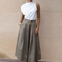 UNRUSH Women Custom Loose Fit High-Rise Pleated Culottes Trousers-image-38