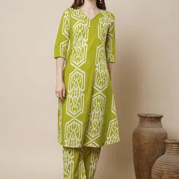 FASHOR Ikat Printed A-Line Flared Printed Tunic & Palazzos Co-Ord Set-image-77
