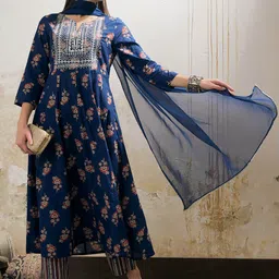 Shae by SASSAFRAS Floral Printed Notch Neck Pure Cotton Kurta With Trousers & Dupatta-picture-57