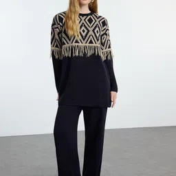 Trendyol Embroidered Sweatshirt & Trouser Co-Ords-picture-26