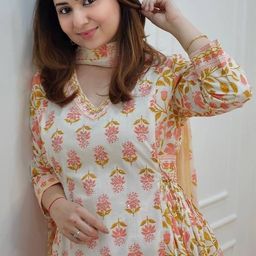 Shedika Women Floral Printed Pleated Thread Work Kurta with Trousers & With Dupatta-7