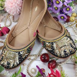 Fulkari Women Embellished Ethnic Mojaris Flats-image-64