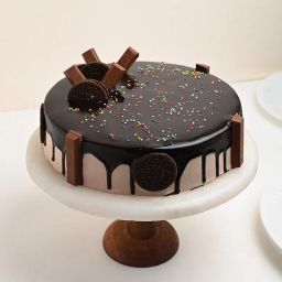 Crunchy KitKat Cake-image-86