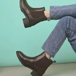 The Roadster Lifestyle Co Women Solid Block-Heeled Chelsea Boots-33