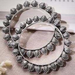 Rubans Set Of 2 Silver-Plated Oxidised Bangles-9