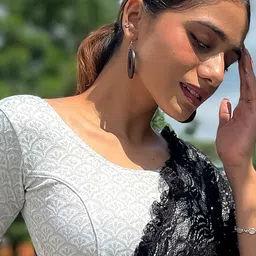 Bindigasm's Advi Off-White Zari Embroidered Banarasi Stretchable Readymade Saree Blouse-picture-40