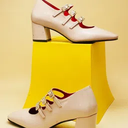 THE WHITE POLE Pointed Toe Buckles Detail Block Heeled Pumps-3