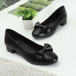Carlton London Textured Bow Detail Pointed Toe Block Heel Pumps-8