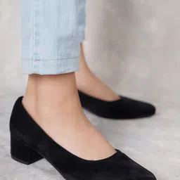 DressBerry Women Black Solid Velvet Block Pumps-58