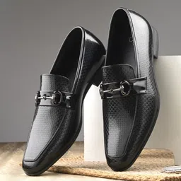 House of Pataudi Men Textured Buckled Formal Loafers-image-59